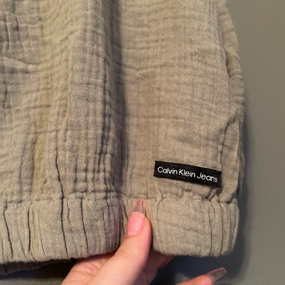 Calvin Klein Jeans Women's Beige Sleeveless Crop Top - Picture 2 of 7
